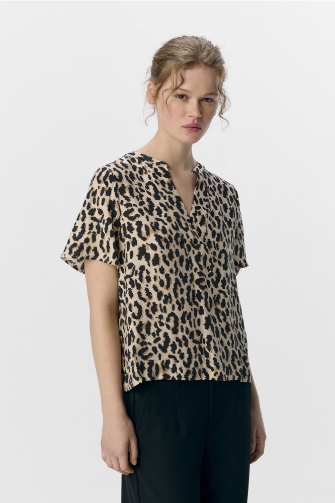 OBJKARINA S/S RE V-NECK TOP NOOS 23045928 SANDSHELL/LEOPARD